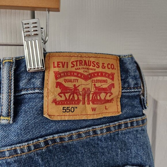 Levi's 550 Relaxed Fit Medium Wash Blue Jeans - Picture 5 of 8